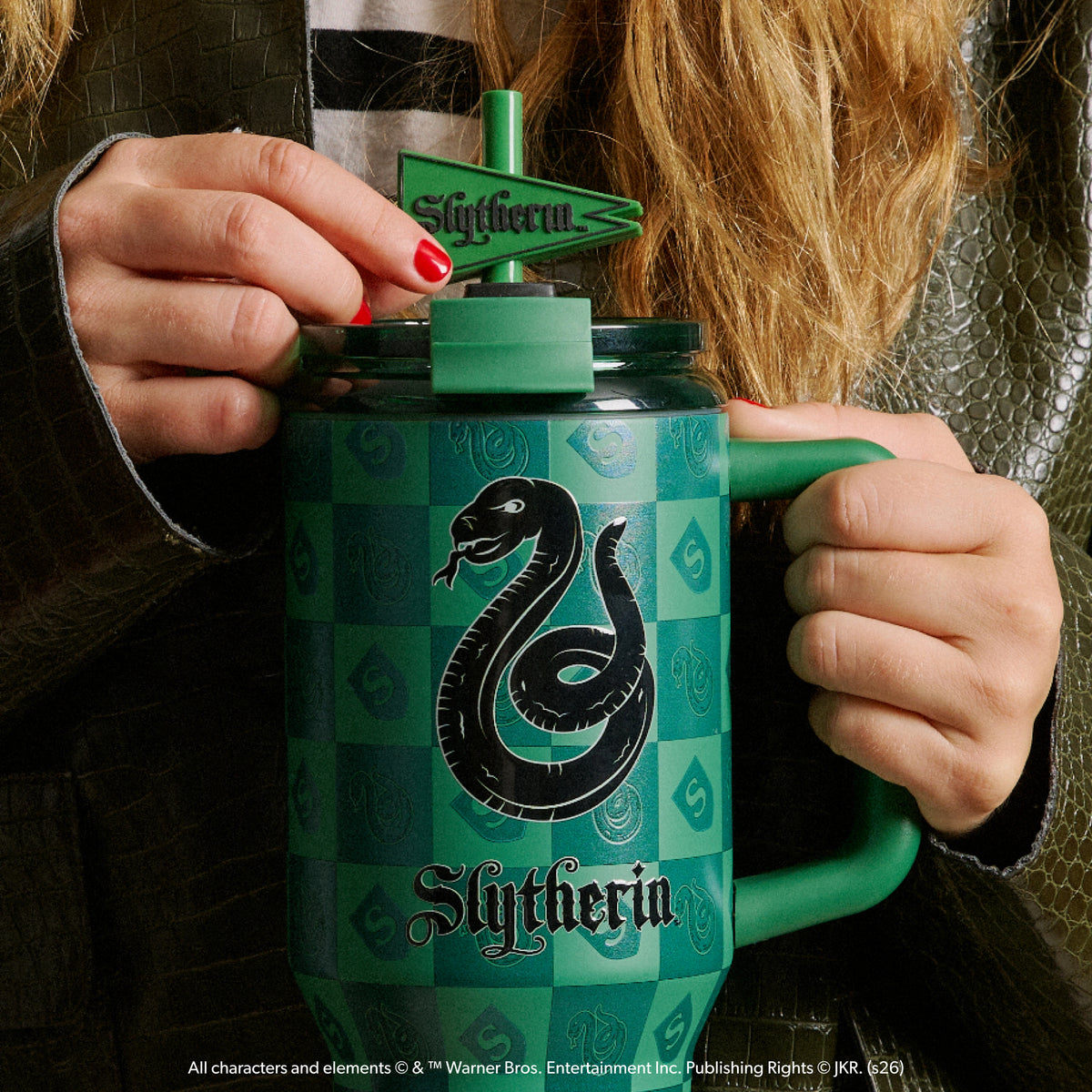 HARRY POTTER HOGWARTS™ House 32 Oz Travel Mug