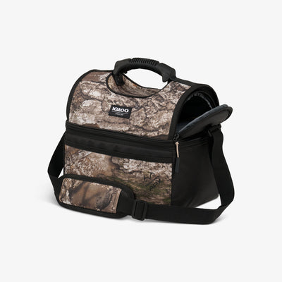 Top Open View | Realtree APX® Gripper 16-Can Bag::::Two separate compartments 