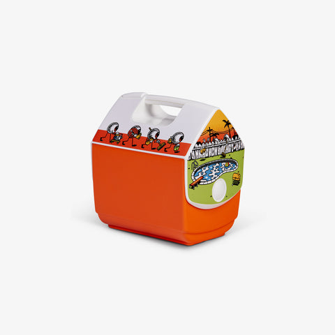 Angle View | GLCO Daniel Shephard Playmate Pal 7 Qt Cooler::::Push-button lid