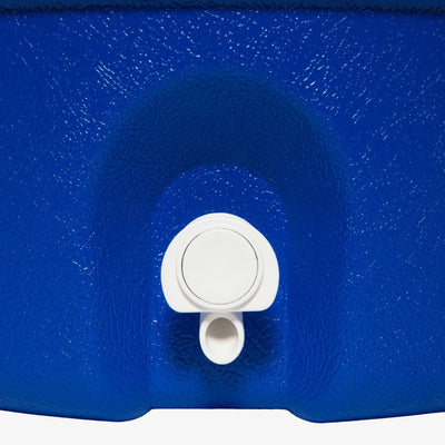 https://www.igloocoolers.com/cdn/shop/products/42026-5-gallon-seat-top-water-jug-with-cup-dispenser-blue-cu-spigot.jpg?v=1605066762&width=400